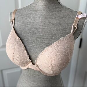 NWT Victoria's Secret Light Pink Push Up Lace Bra 40C